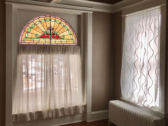 4th image of 433 Windsor St