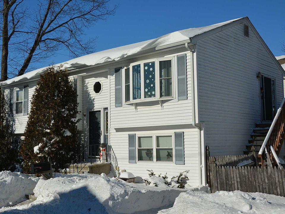 2nd image of 31 Tall Oaks Ct