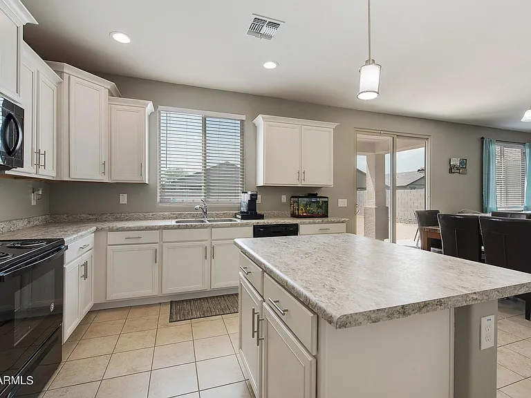 18013 W Tina Ln — Photo 4