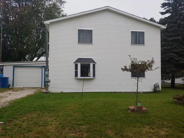 952 N Pine St, Evart, MI 49631