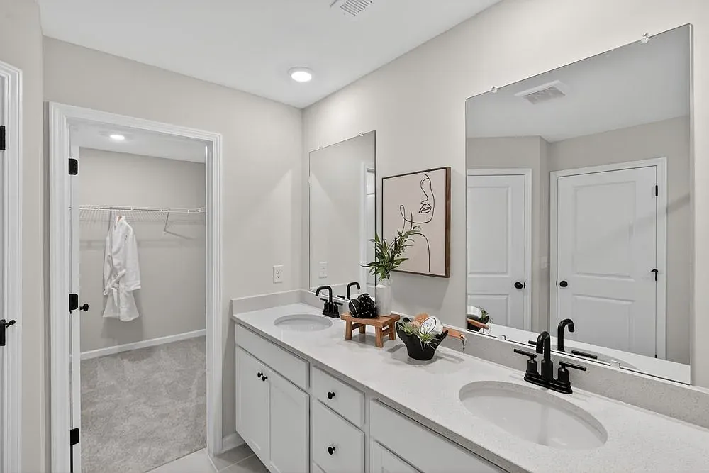 4 bed, 3.5 bath, 2340 sqft, $3,000 — Photo 4