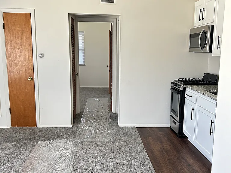 2157 Summit St #5 — Photo 5