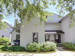 645 Chip Ct, Gurnee, IL 60031