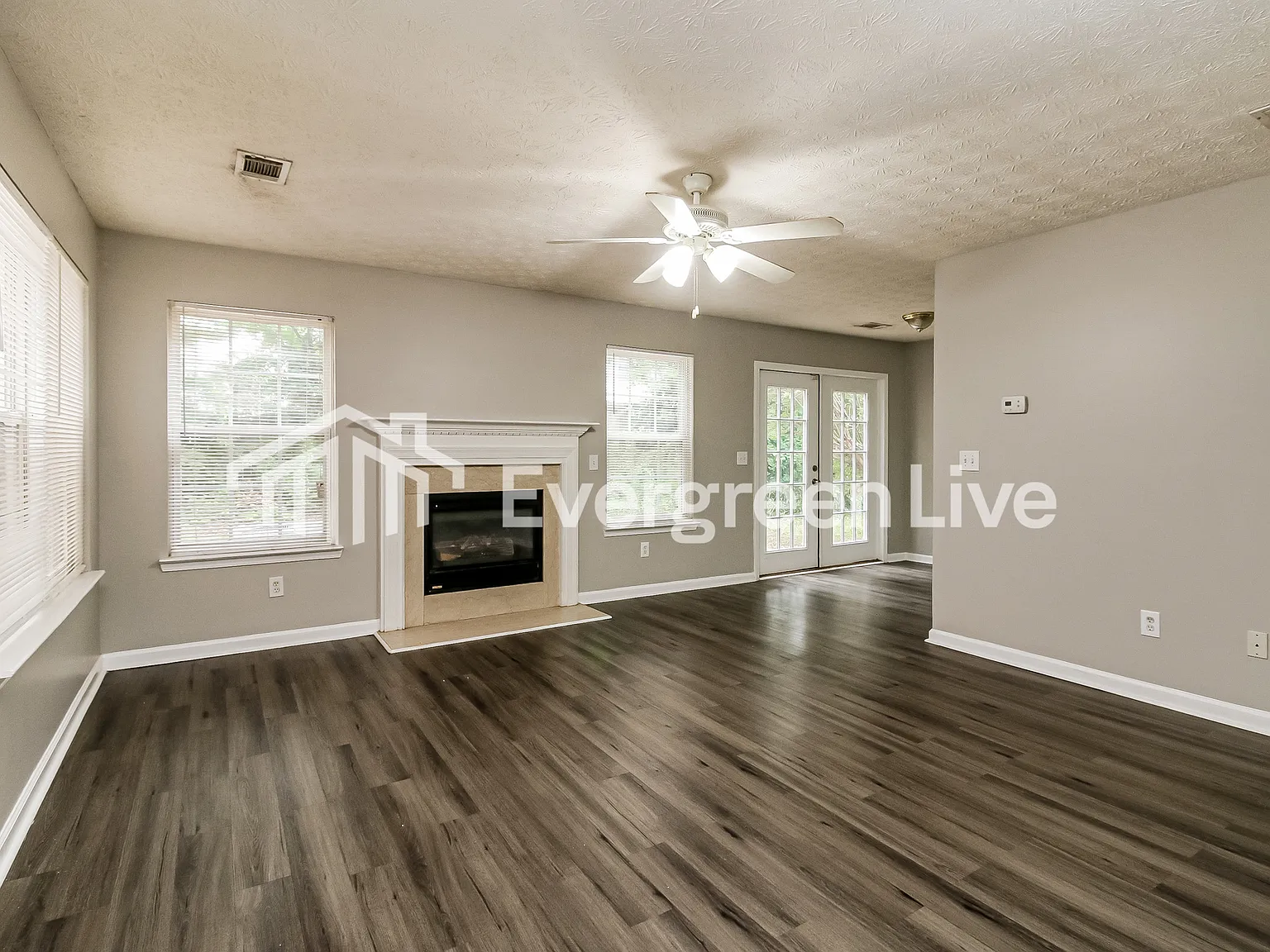 3 bed, 2.5 bath, 1380 sqft, $1,495 — Photo 2