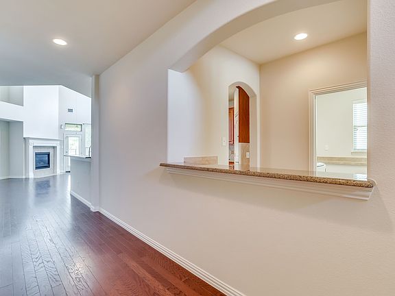 5th image of 804 Miramar Dr
