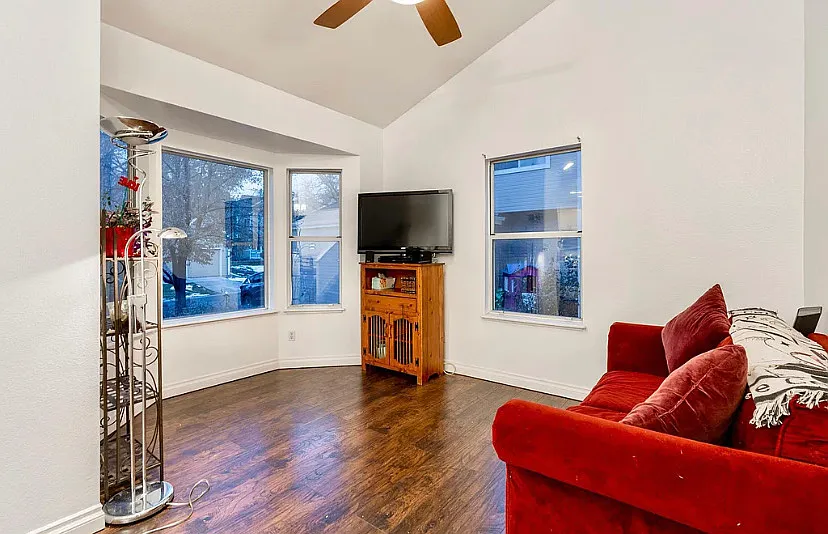 3 bed, 1307 sqft, $2,600 — Photo 4
