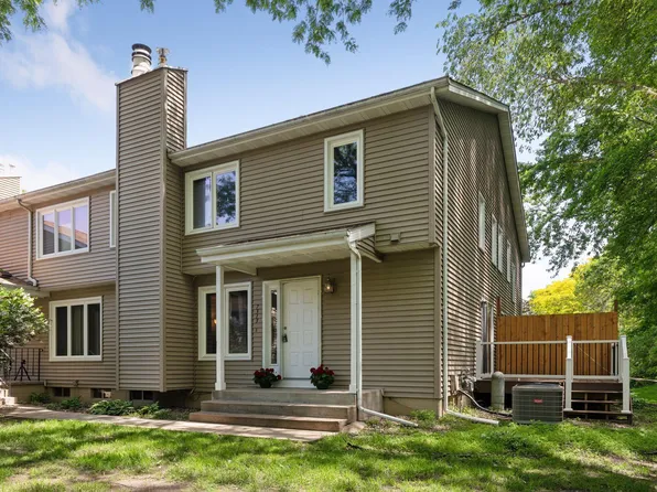 7313 Woodstock Curv, Bloomington, MN 55438