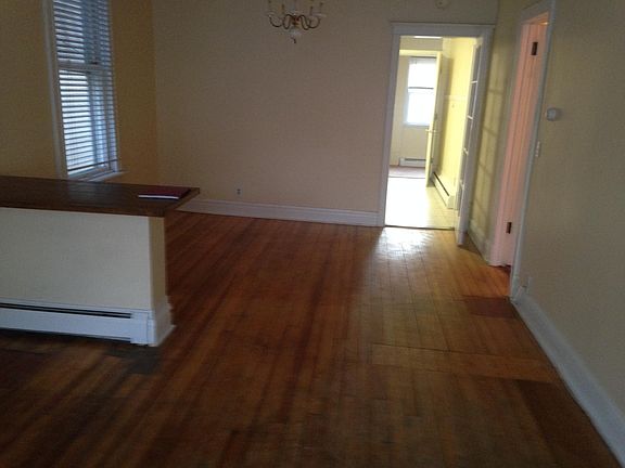 3rd image of 1931 W Belle Plaine Ave #1