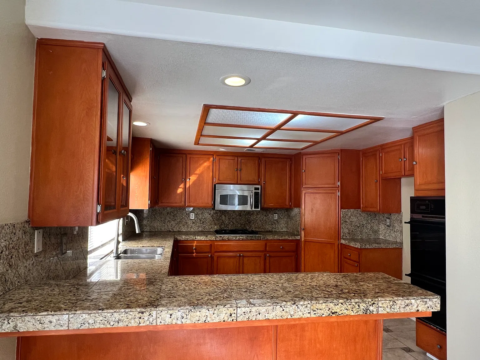 4 bed, 2160 sqft, $3,400 — Photo 4