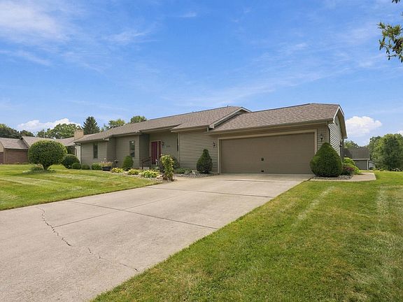 3rd image of 202 Colonial Dr