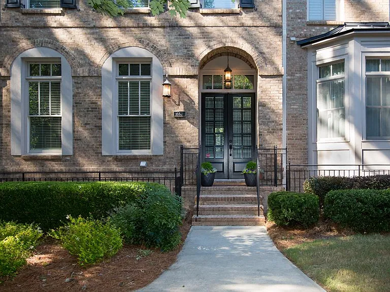 653 Lockton Pl — Photo 3