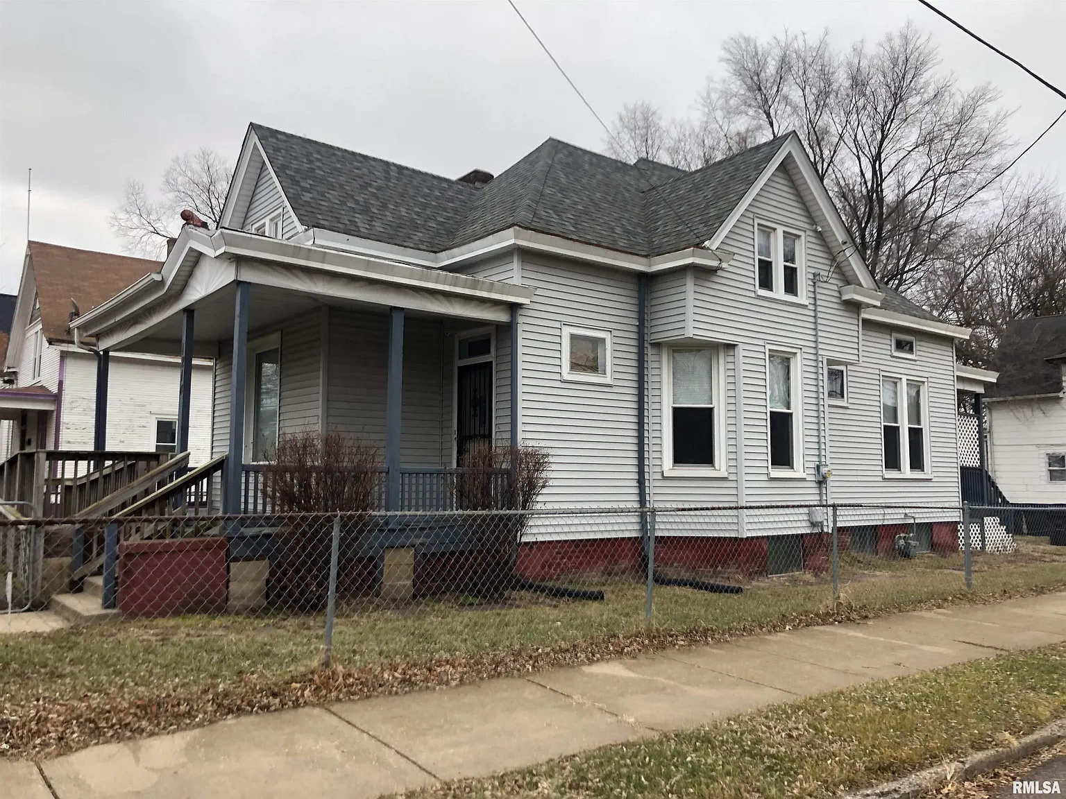 1214 W George St photo 1