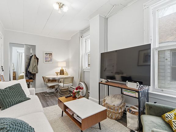 5th image of 91 N Pine Ave APT 4