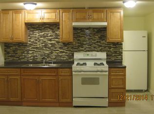7 E Bartlett St, Westfield, MA 01085