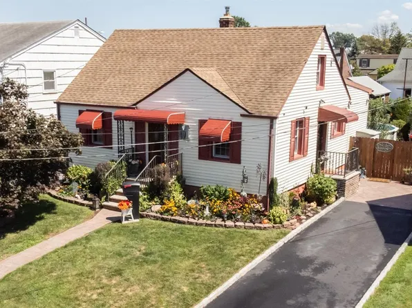 14 Orchard St, Carteret, NJ 07008