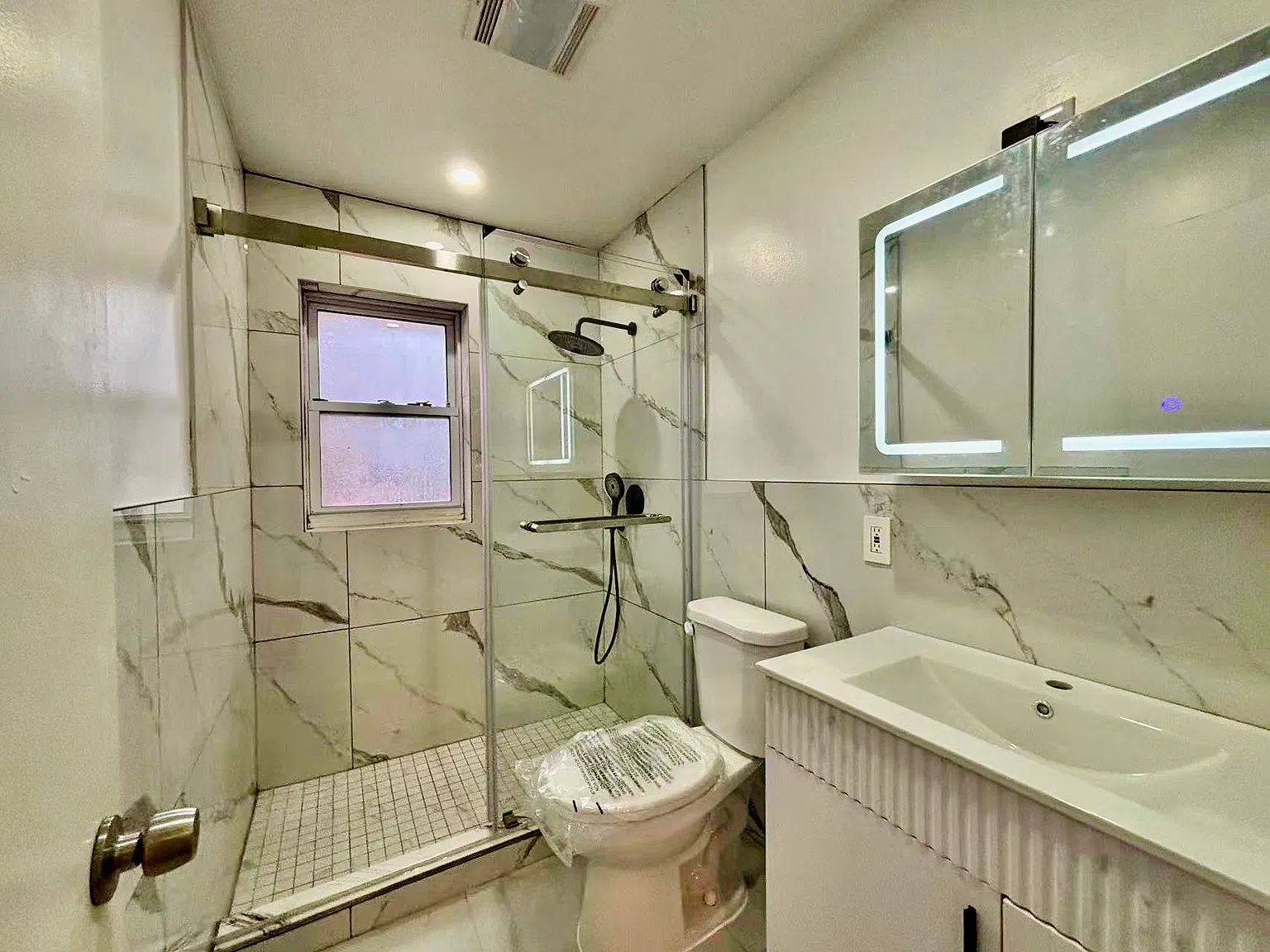 3 bed, 2.5 bath, $4,150 — Photo 2