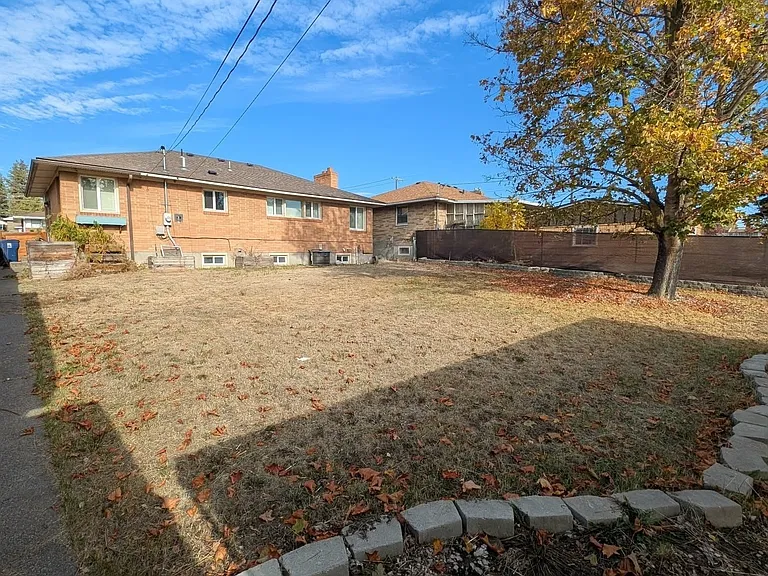 2907 W Princeton Ave — Photo 29