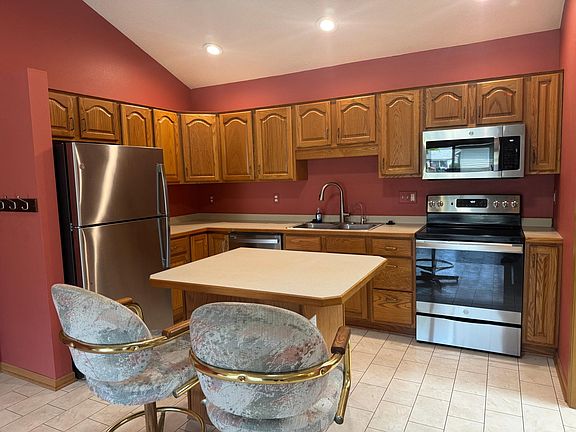3rd image of 300 Roosevelt Rd SW APT 12