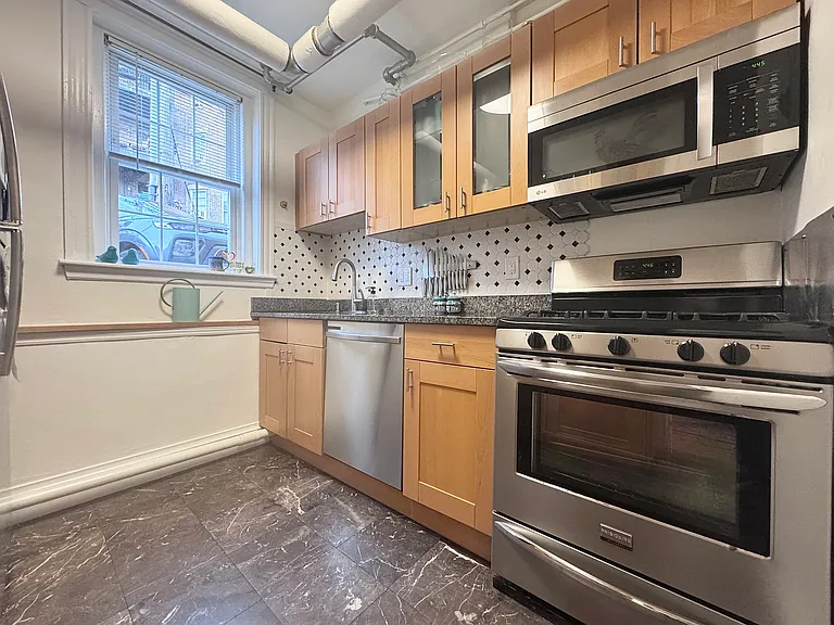 139 Beaconsfield Rd #B1 — Photo 1
