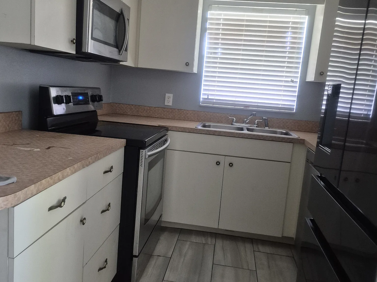 3 bed, 1200 sqft, $2,000 — Photo 3