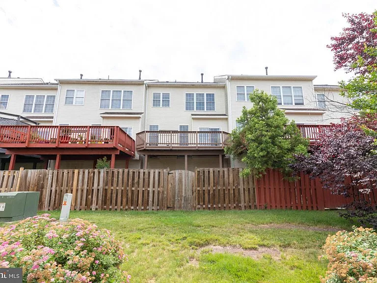 25286 McIntyre Sq — Photo 35