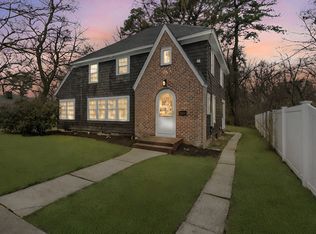 130 Manchester Ter, Springfield, MA 01108