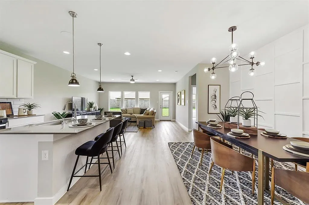 4 bed, 3.0 bath, 2257 sqft, $2,380 — Photo 3