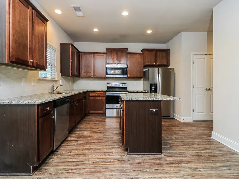 279 Faron Dr SW — Photo 10