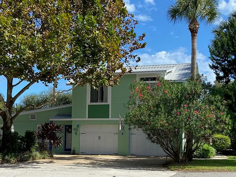 411 S Pine St — Photo 1