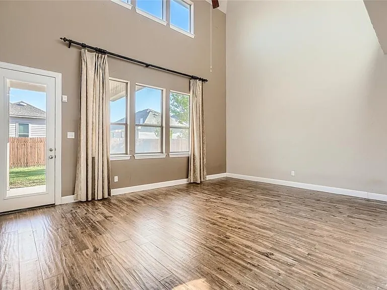 908 Hartman Dr — Photo 6