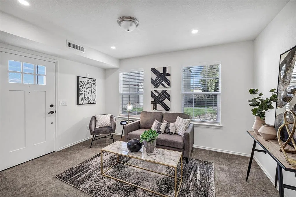 2 bed, 2.0 bath, 1008 sqft, $1,700 — Photo 2