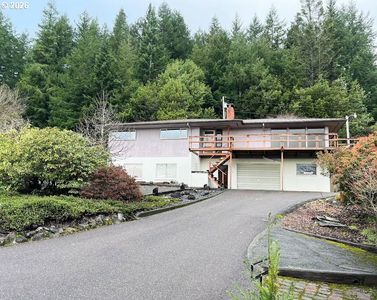 1212 Private Dr, Coquille, OR, 97423