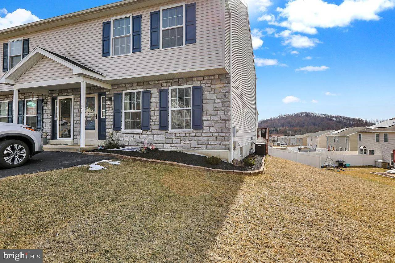 1057 Alexander Dr photo 1