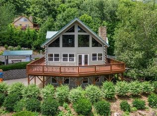 697 Crystal Tree Dr, Waynesville, NC 28785