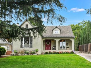 977 E Poppyfields Dr, Altadena, CA 91001