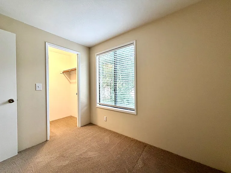0152-01B - Elm Tree Garden Apartments B — Photo 9