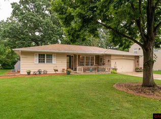1005 Oak Terrace Dr, North Mankato, MN 56003