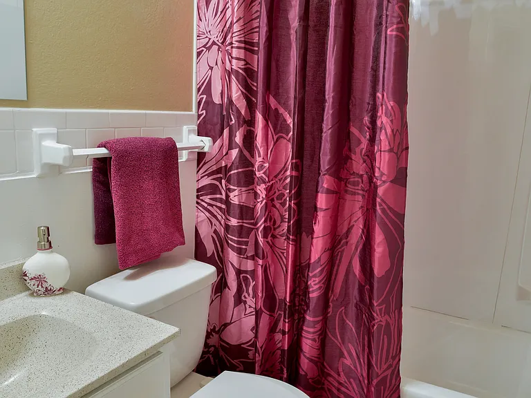 Oak Creek Apartments — Photo 21