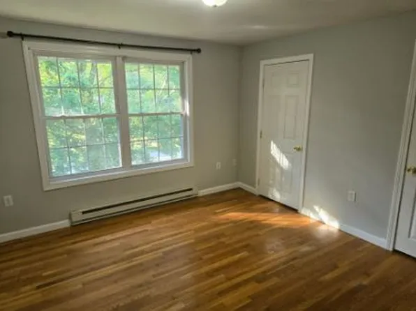 12 Woodburn Rd #B, Litchfield, NH 03052