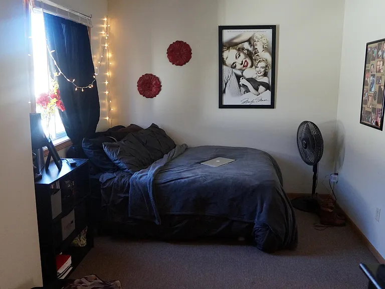 2211 Walnut St — Photo 4