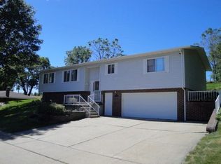 3290 Cider Rdg, Dubuque, IA 52001