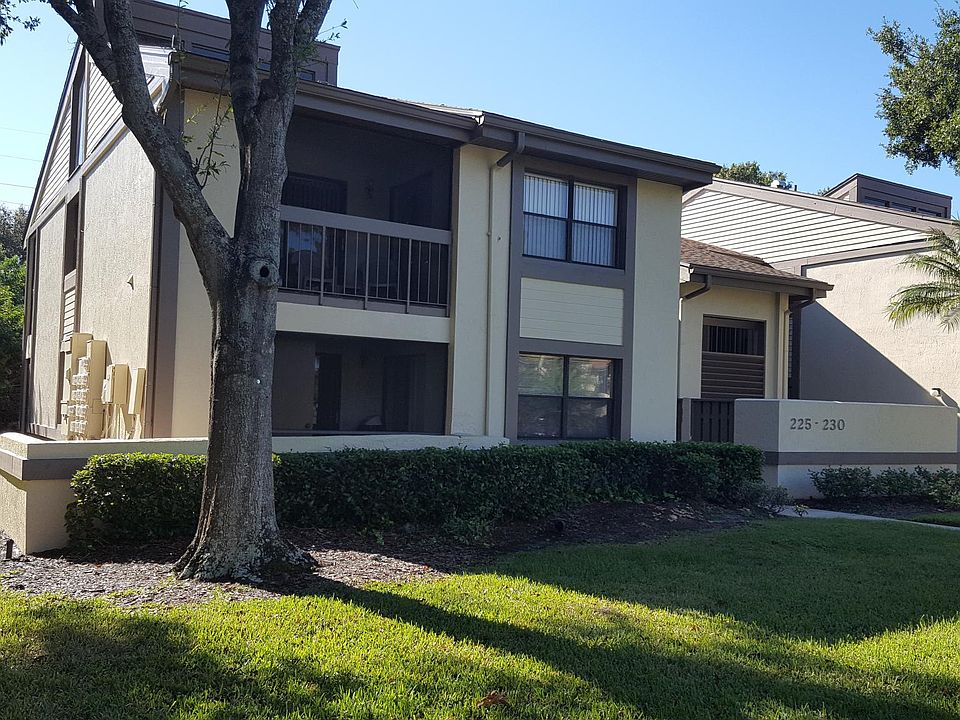 1st image of 225 Woodlake Wynde