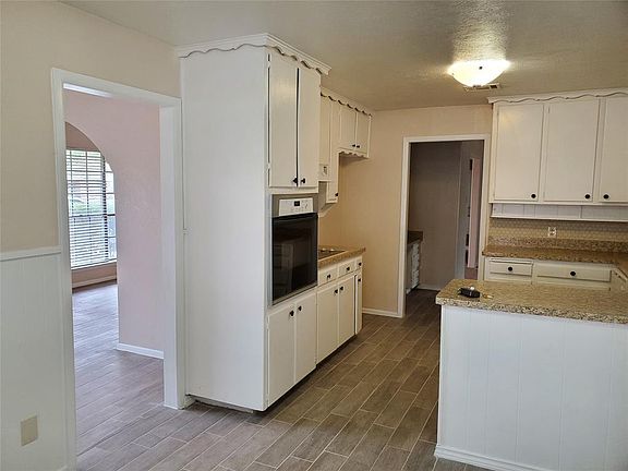 3rd image of 7200 Green Meadow Dr