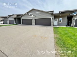 5526 S Seville Pl, Sioux Falls, SD 57108