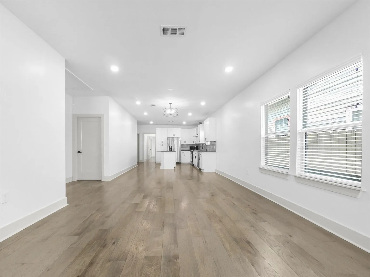 4 bed, 2.0 bath, 1849 sqft, $2,900 — Photo 4