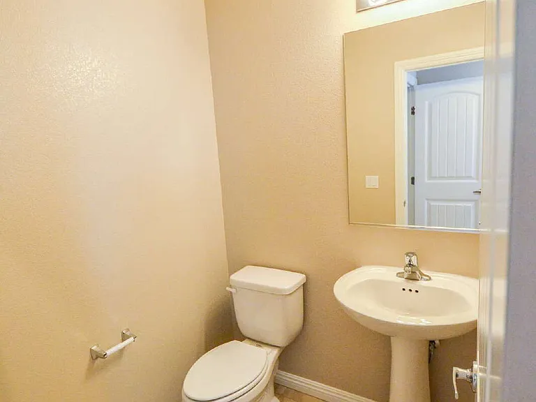 9422 Sand Tiger Ave — Photo 5