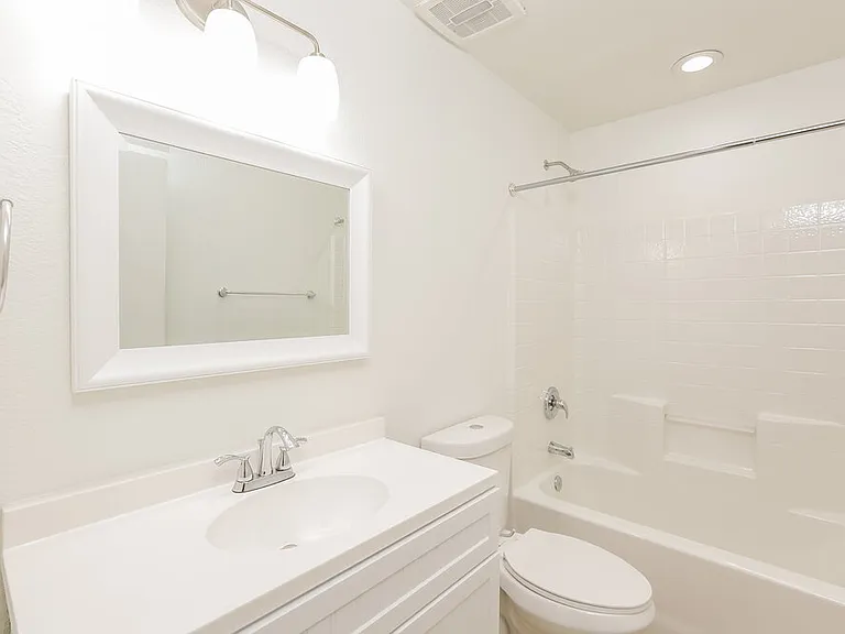 763 E Whitten St — Photo 15