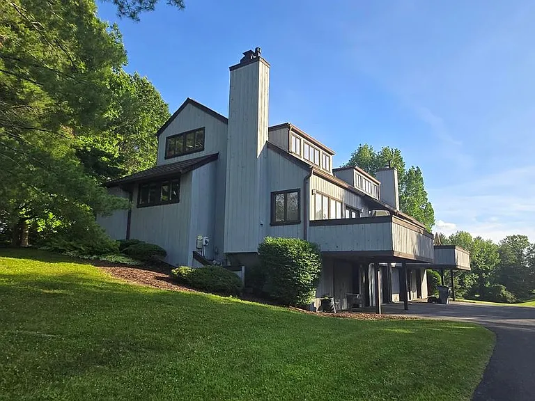 104 Hampton Ct — Photo 46
