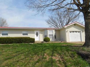 818 Amvets Dr, De Soto, MO 63020