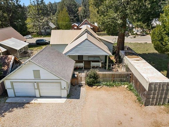 5th image of 220 Squaw Valley Rd